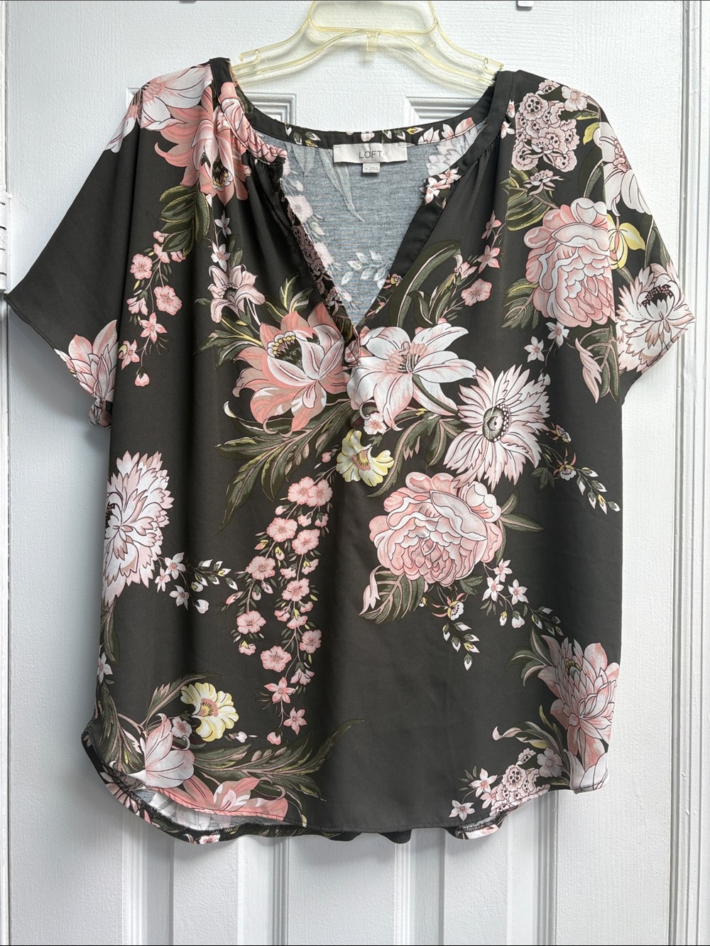 LOFT Dark Olive Green Floral V-Neck Short Sleeve Summer Blouse Women's Size XL !